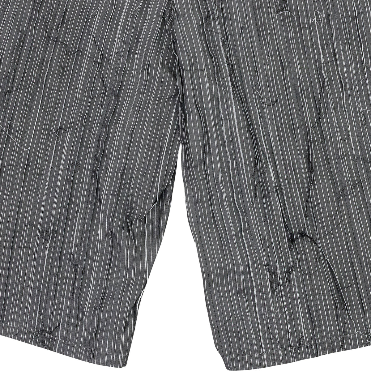 GRAY EXPOSED SEAM MID LENGTH SHORTS