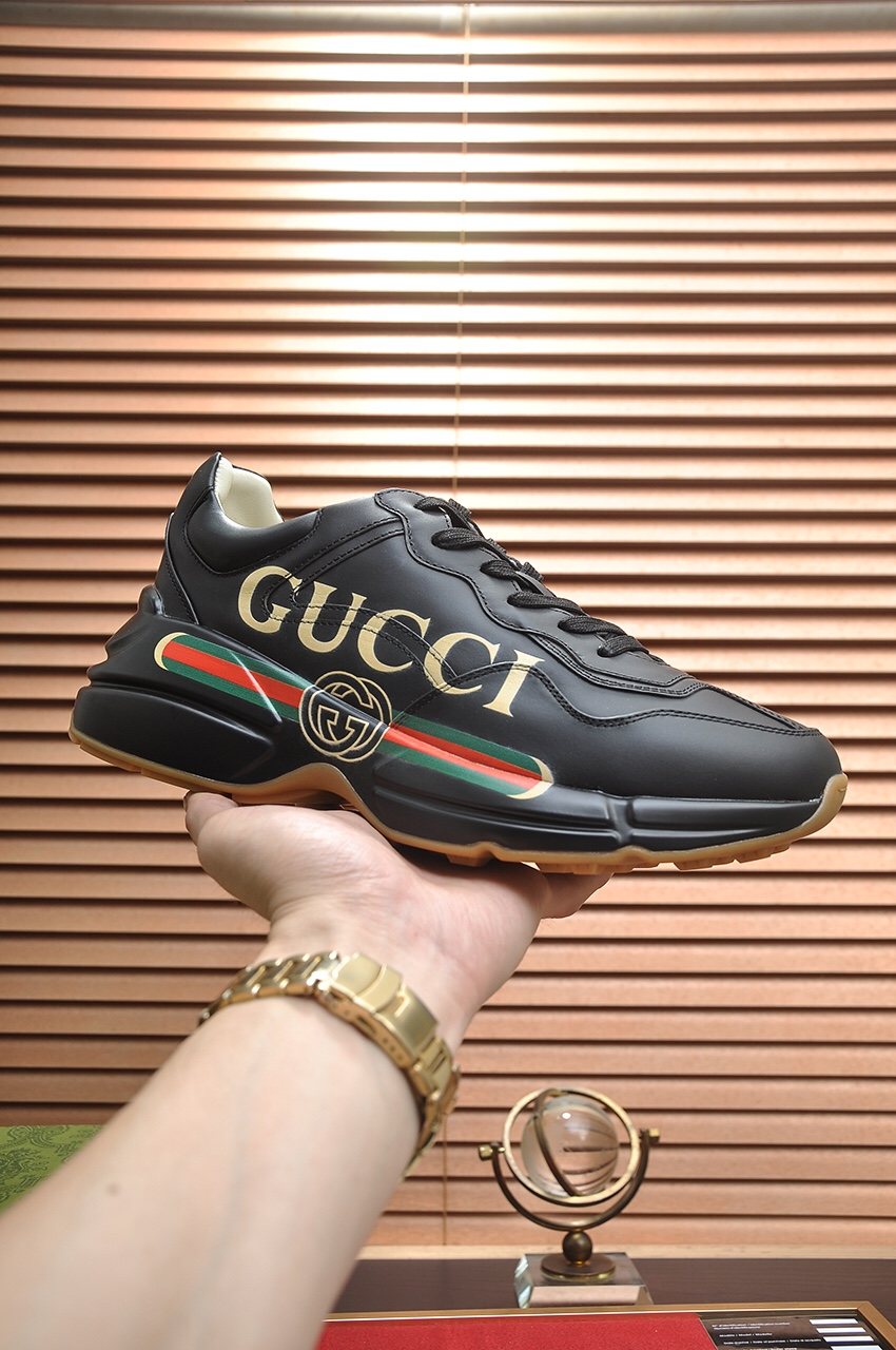 Gucci Logo Stripe Low-Top Sneakers