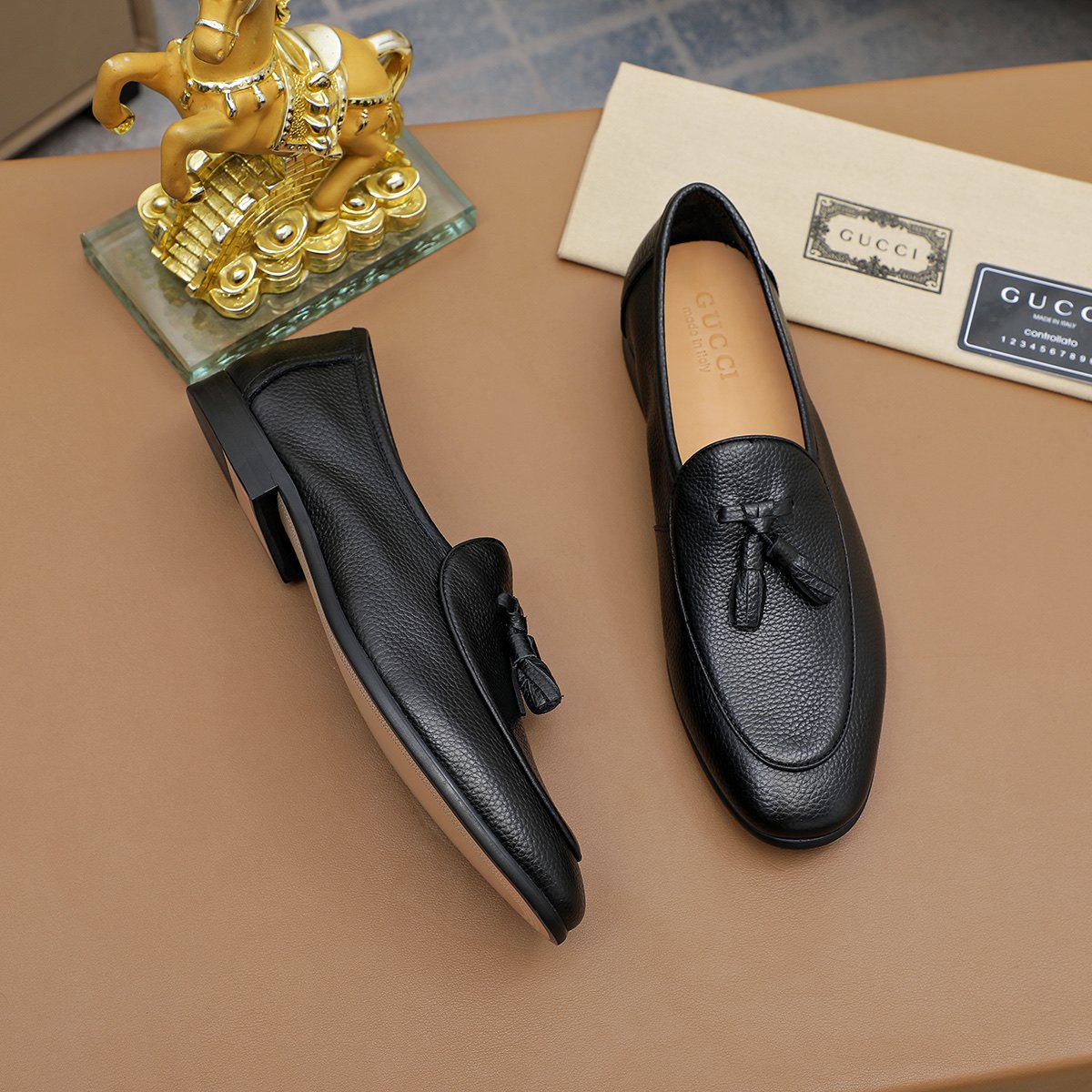 Gucci Textured Tassel Loafers