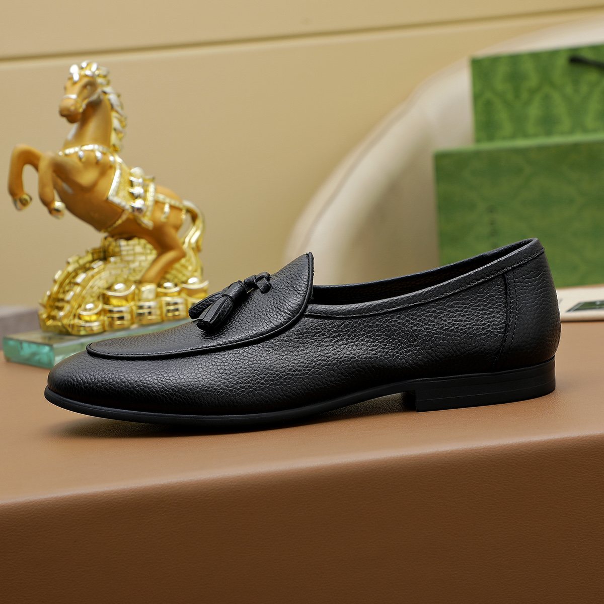 Gucci Textured Tassel Loafers