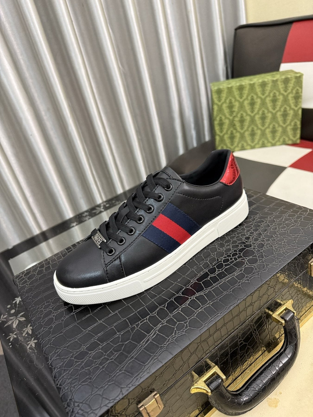 Gucci Men's Stripe Low-Top Sneakers - Lace-Up Closure